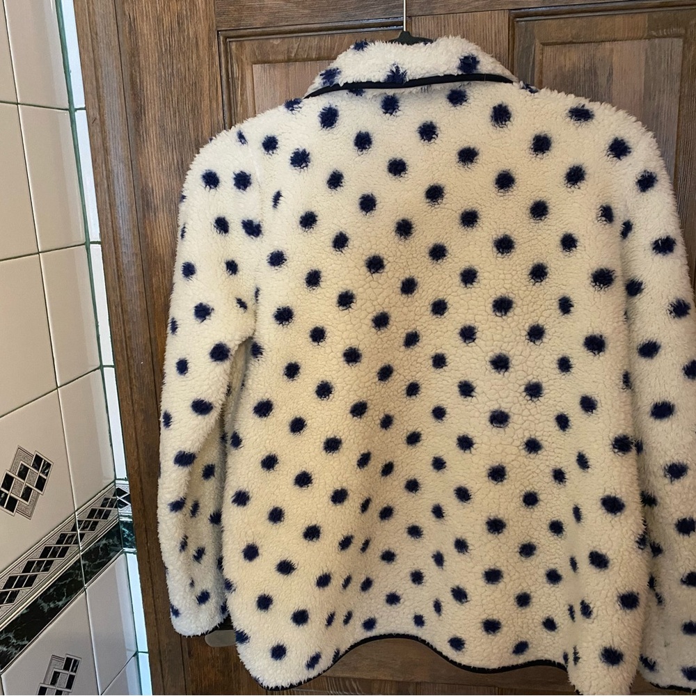 Polyester Jacket Great For The Spring. - image 4